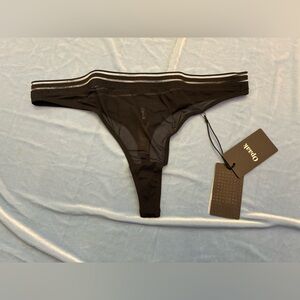 Opaak black thong size 5
